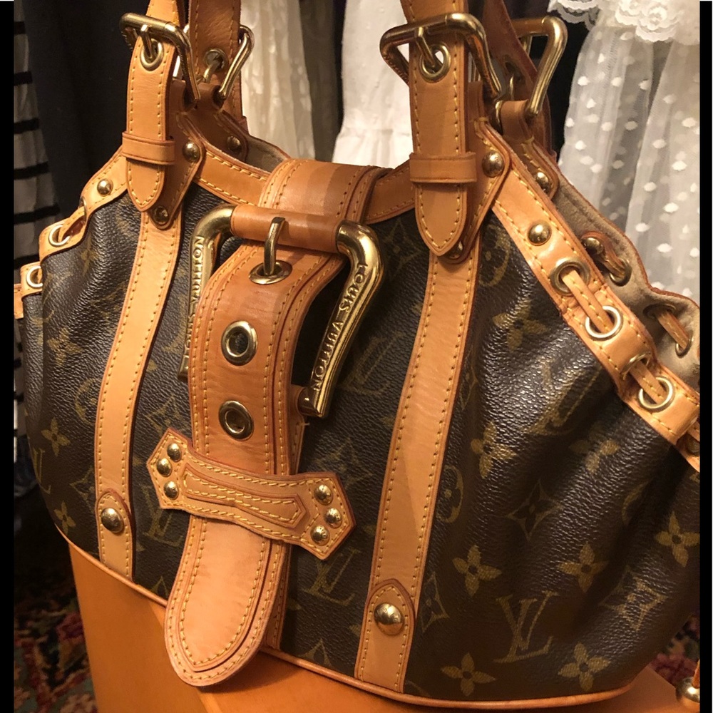 Louis Vuitton Theda